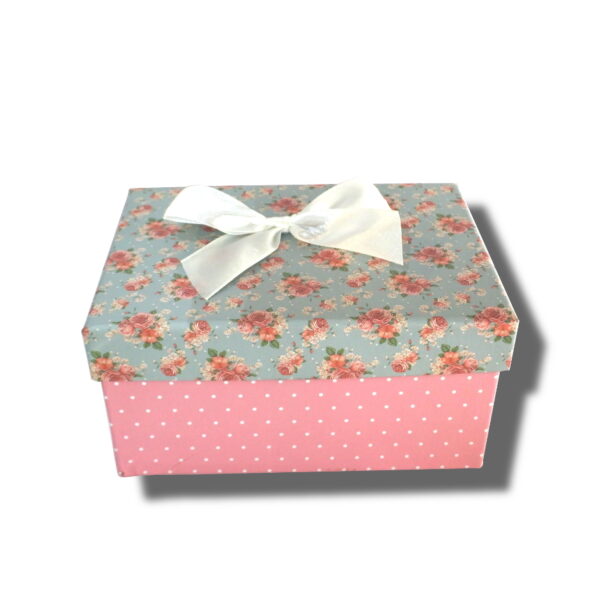 cutie-roz cu funda alba pentru aranjamente florale sau cadouri