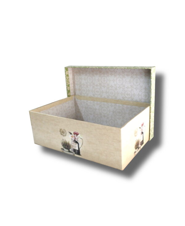 interior cutie-vintage cu model pe margine pentru aranjamente florale cu capacul deschis